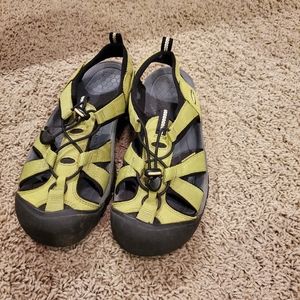 Keen sandals green. Excellent used condition. Wome